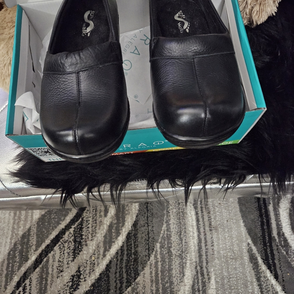 Women's gently worn shoes